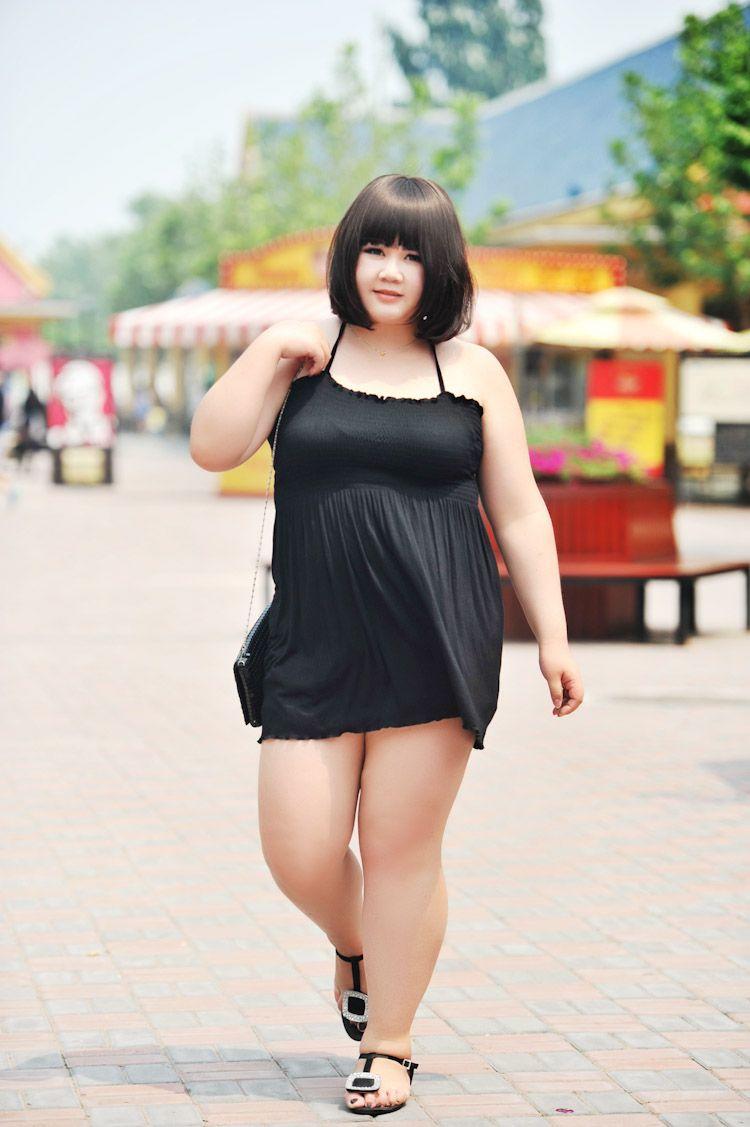 Chubby chinese girl . Naked photo