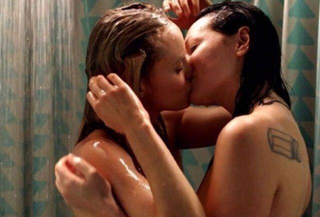 Lesbians in the shower togther - Porn archive